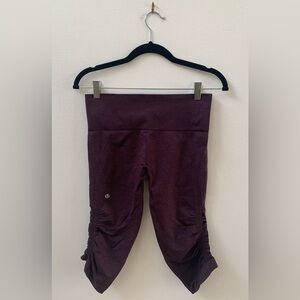 SZ 4 Lululemon Plum Wunder Under 
Capri Length 
Excellent Condition